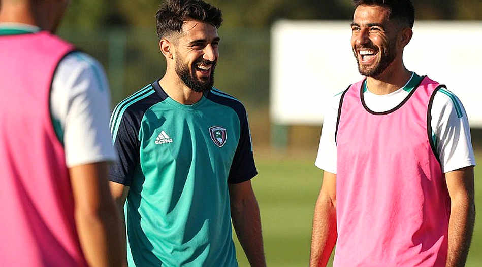 Fenerbahçe mất Aké trước derby: Canh bạc Oppong và bài toán hàng thủ ở RAMS Park
