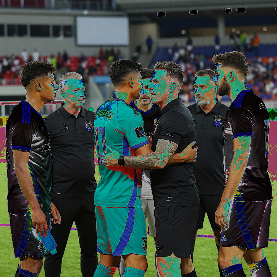 V-League trở lại: 0 điểm, bảy bàn thua và chiếc ghế của Harry Kewell