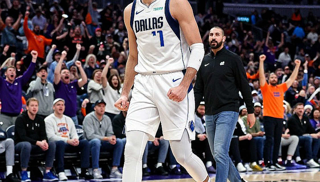 Julian Strawther nghỉ 6 tuần: Khoảng trống nơi hàng ghế dự bị Denver Nuggets và bài toán đếm ngược mang tên hợp đồng
