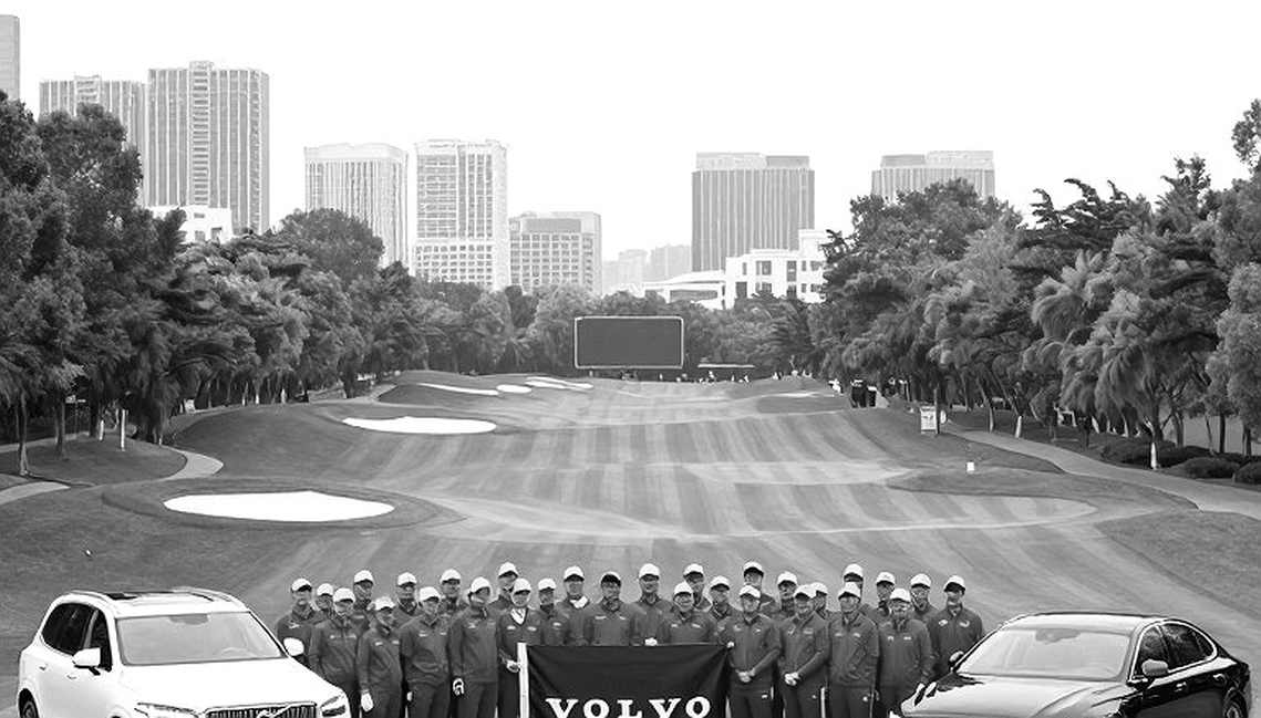 Paul Casey bùng nổ với 63 điểm, dẫn đầu Omega European Masters, hứa quyên toàn bộ tiền thưởng cho nạn nhân thảm kịch Crans-Montana
