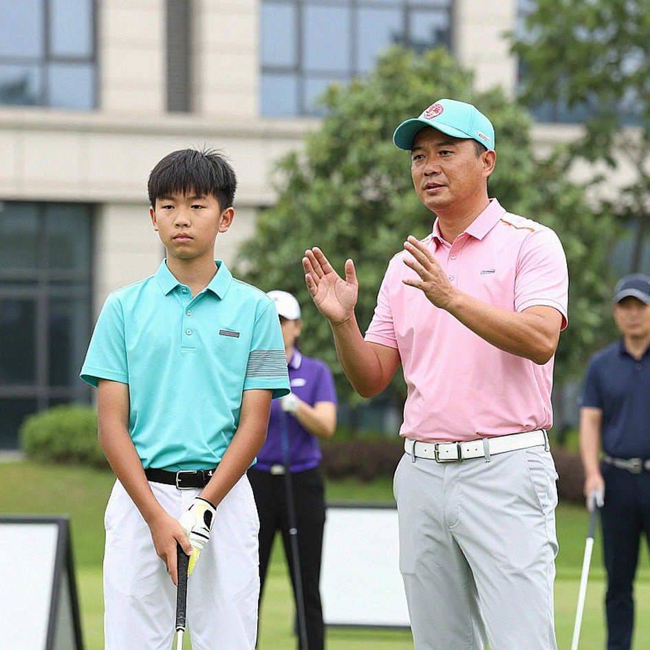 Paul Casey bùng nổ với 63 cú gậy, dẫn đầu Omega European Masters, hứa quyên toàn bộ tiền thưởng cho nạn nhân thảm kịch cháy nổ Crans-Montana