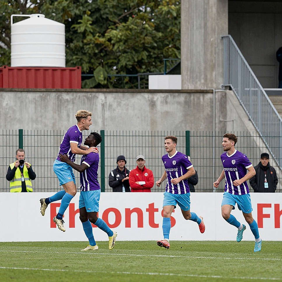 V.League và cái bẫy phí lót tay: khi đội nghèo nhất giải lại vận hành khôn ngoan nhất