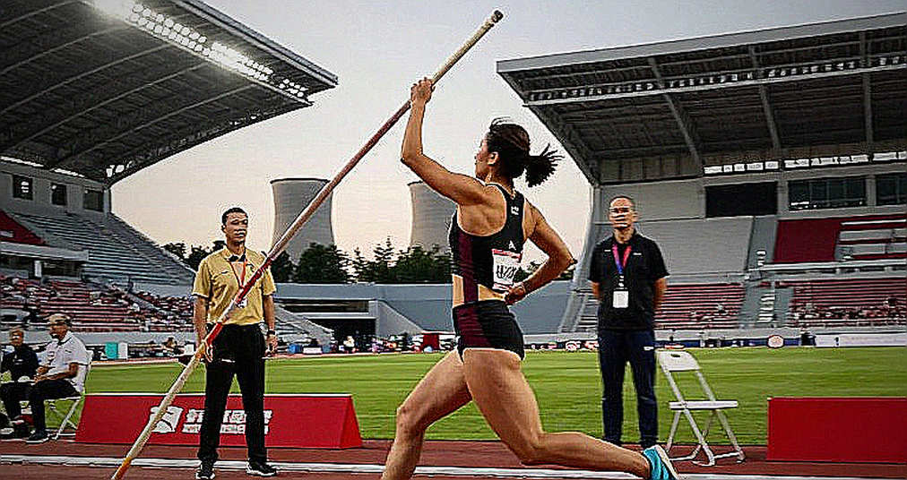 21.47 Giây và Một Quảng Cáo: Khi Amy Hunt Trả Lời Bằng Đường Chạy 21.47 Giây và Một Quảng Cáo: Khi Amy Hunt Trả Lời Bằng Đường Chạy