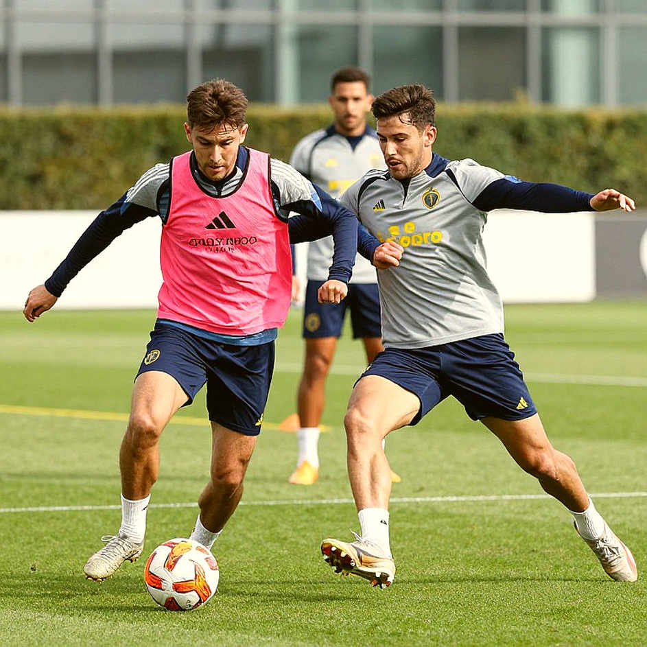 Carrick, Man United và phép thử ở Como: sáu trận không thắng, chín ca vắng mặt và hóa đơn chưa ai ký