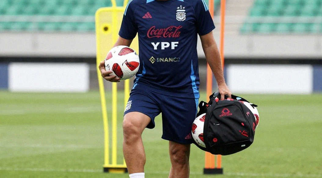 Việt Nam thua Thái Lan 0-2: Ba tiền đạo còn lại và cái giá mà đám đông không muốn nhìn