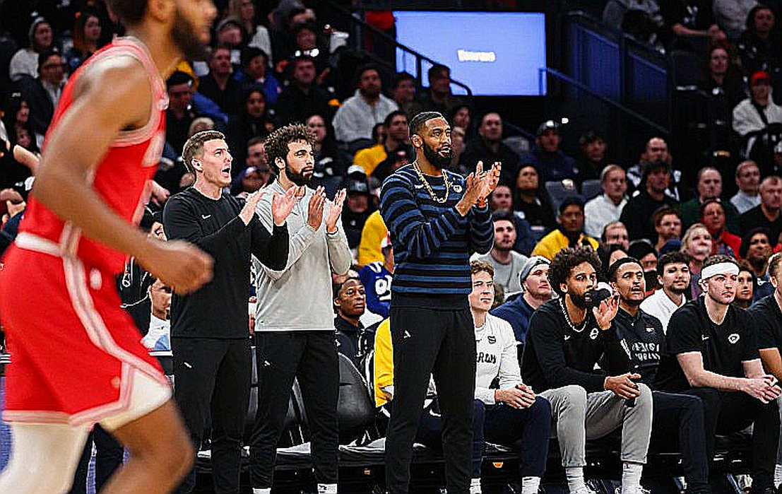 Guardiola ngồi courtside ở Palau Blaugrana: EuroLeague vòng 6 được kể bằng một cái tên bóng đá