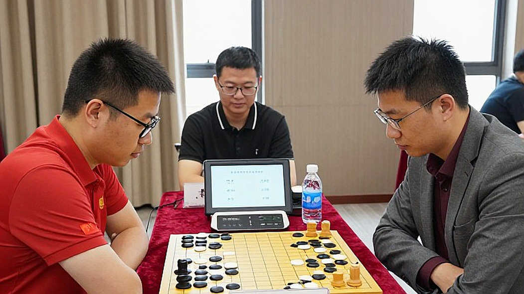 ChessBase Magazine #225 và con số 15/16 tại Samarkand: Khi một trang sản phẩm mượn tiêu đề của một giải đấu