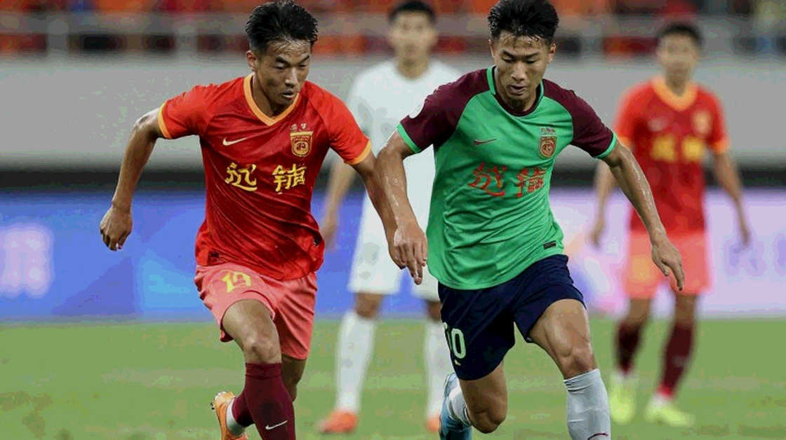 Kỳ chuyển nhượng không bán cầu thủ, nó bán thời gian cho huấn luyện viên