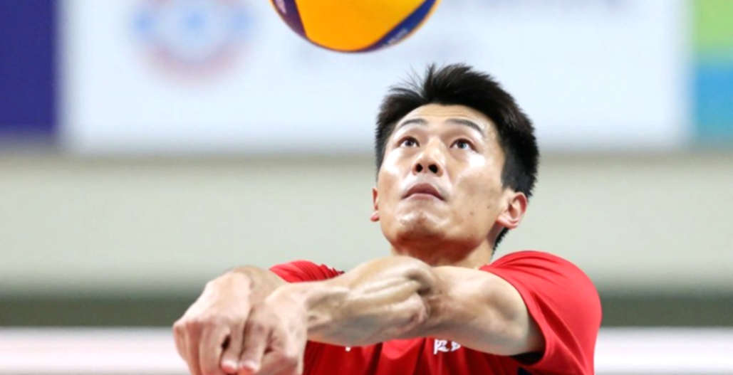 Canh bạc cạo đầu của Hoàng Luân và lỗ hổng định nghĩa của "bốn lần liên tiếp" Canh bạc cạo đầu của Hoàng Luân và lỗ hổng định nghĩa của "bốn lần liên tiếp"