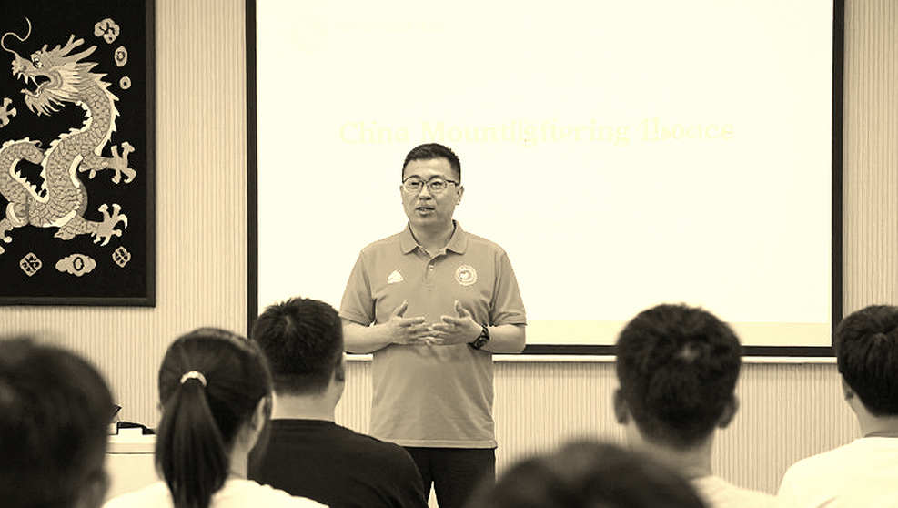 Tín hiệu rỗng và nhãn "bóng đá": Khi dữ liệu biến mất, nghề báo chuyển nhượng lộ nguyên hình