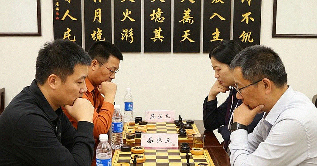 Carlsen xếp Sindarov ở cửa trên trước trận tranh ngôi vô địch cờ vua thế giới