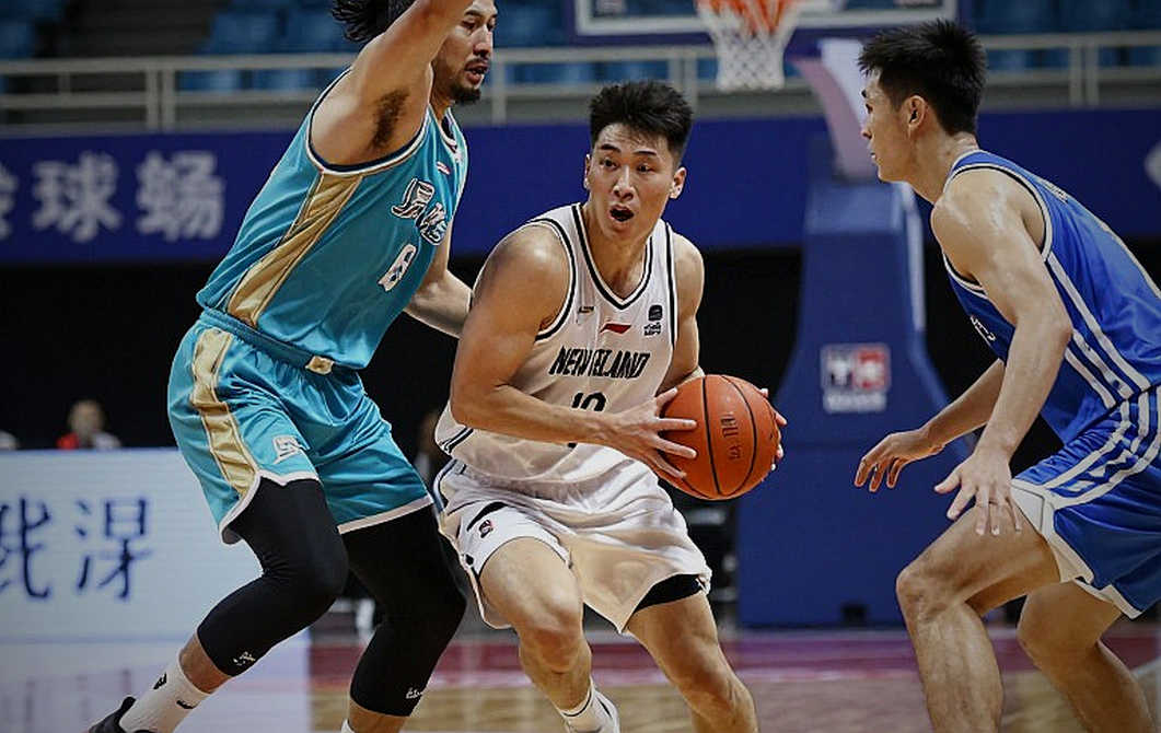 Ninh Bình thắng 4-3 khi thiếu người từ phút 19: cú sút của Quốc Việt và lỗi quản lý trạng thái của Hoàng Anh Gia Lai