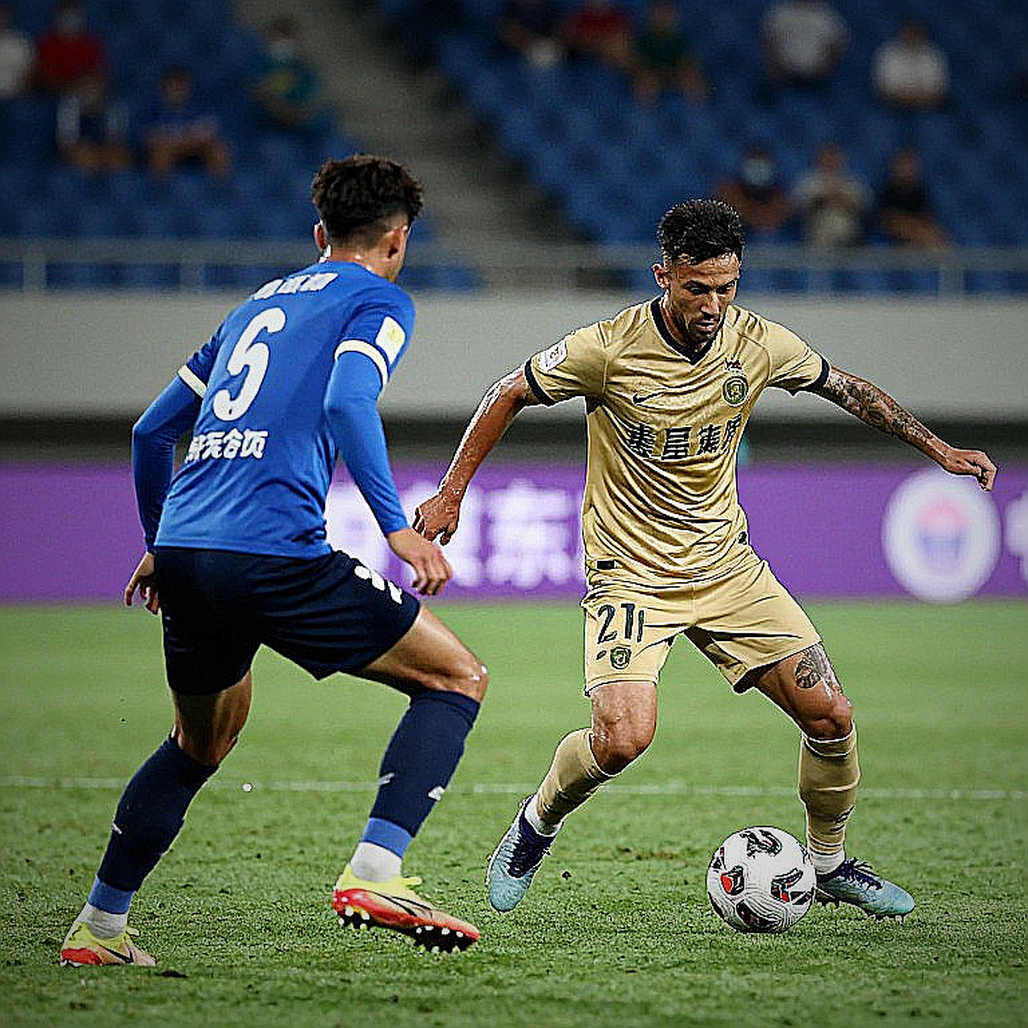 CAHN gặp Kashima Antlers: Tốc độ J.League và giới hạn của một tấm gương